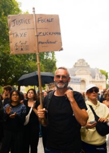 Nicolas, dans le cortège partant de la Porte de Paris, revendiquant une meilleure justice fiscale lors de la mobilisation du 10 septembre. ©️ Gaïa Hauduc-Cordier / Pépère News