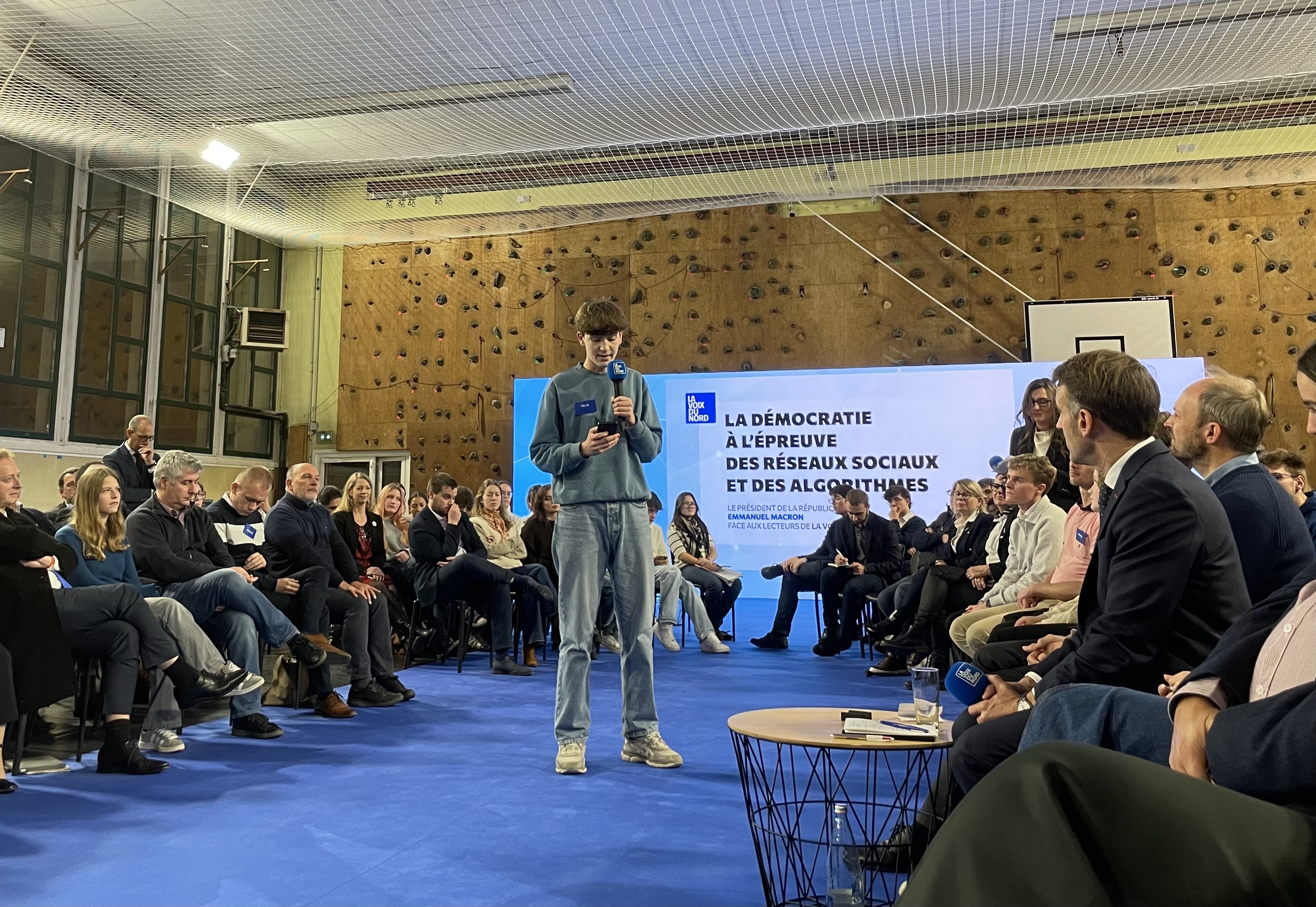 Emmanuel Macron, La Voix du Nord, réseaux sociaux