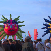 Les têtes de Karnavalo au festival La Bonne Aventure à Dunkerque