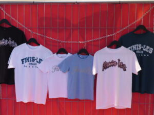 Intérieur du Pop-up, merchandising de La Fève.
