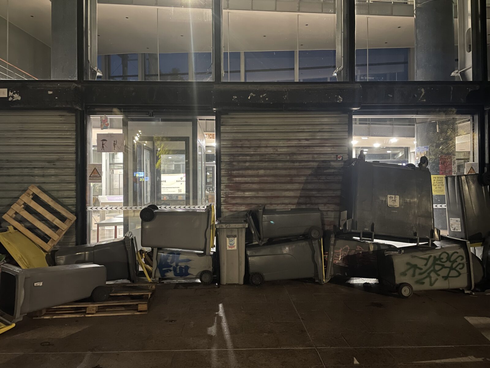 Blocus au campus Moulins de l'Université de Lille.